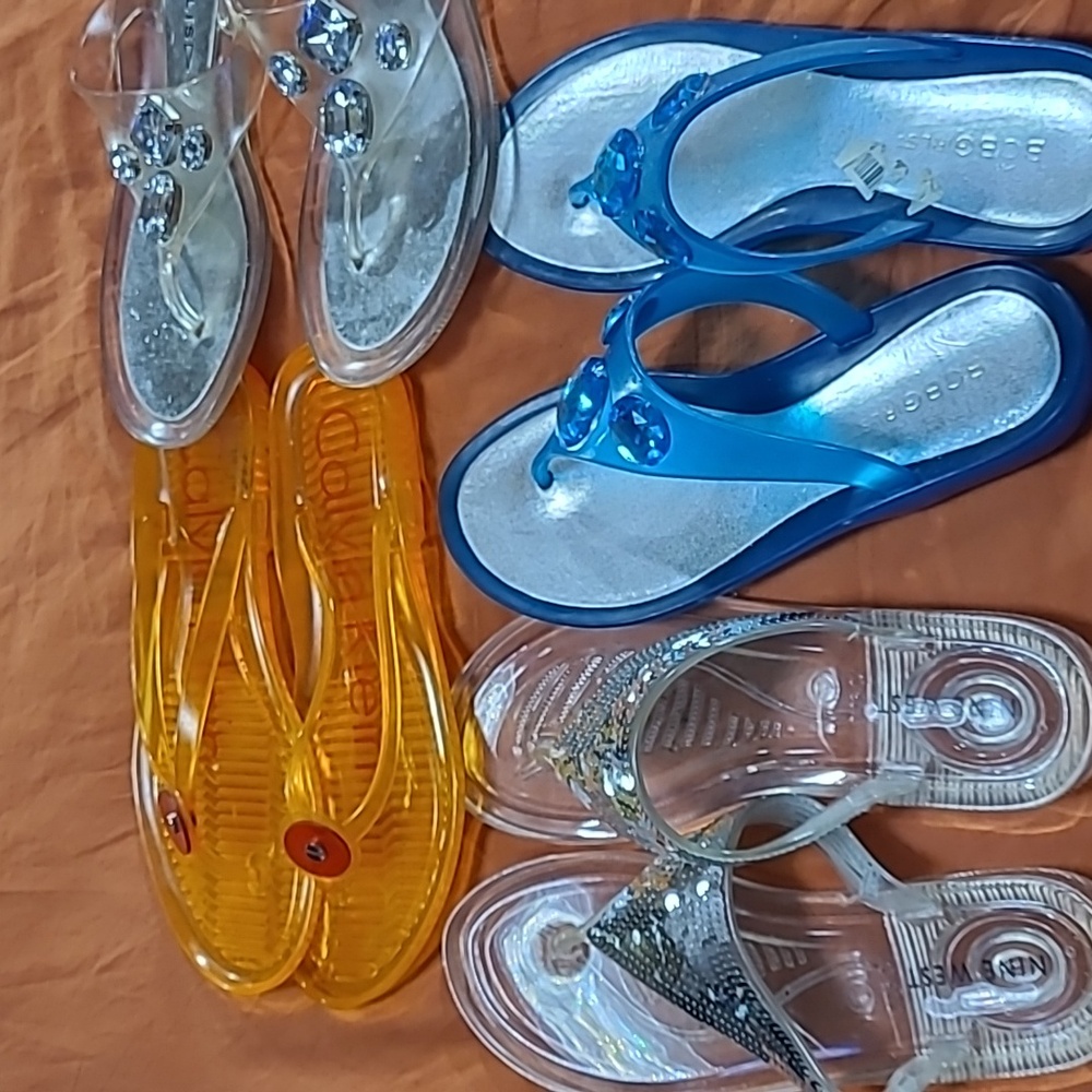 Lot of plastic sandels